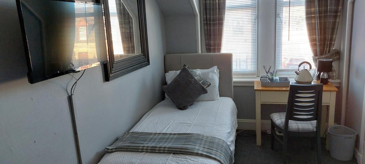 Riverbank Guesthouse אינברנס מראה חיצוני תמונה